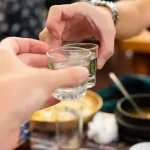 Adab dan Aturan Tak Tertulis Cara Minum Soju Masyarakat Korea