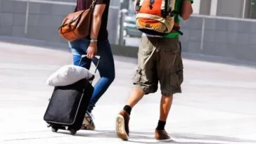 Pakai Tas Ransel Lebih Asyik daripada Koper saat Liburan, Ini Alasannya!