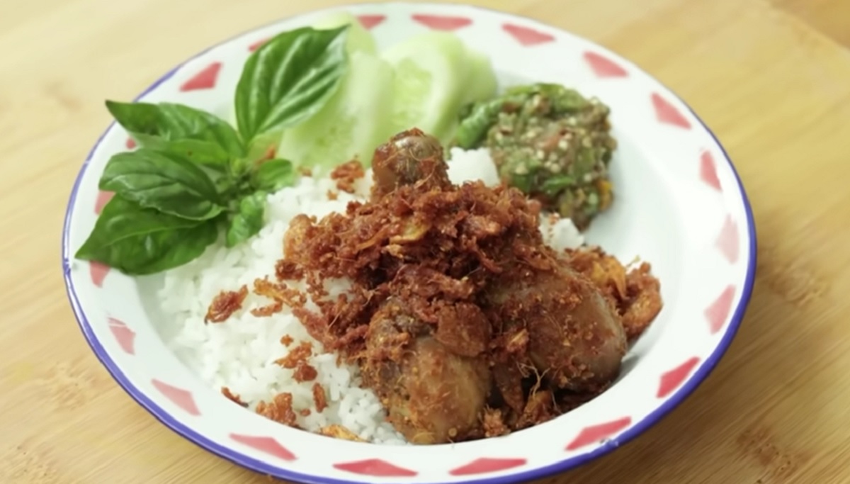 Resep Ayam Goreng Serundeng, Rasanya Gurih dan Lezat!