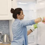 5 Tips Mudah dan Efektif Bersihkan Kulkas Agar Bebas Bau Busuk