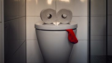 Duduk Terlalu Lama di Toilet sambil Main Ponsel, Pria Ini Lumpuh!