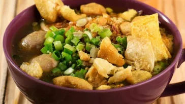 Resep Lomie Kangkung, Mie Kuah Khas Bandung dengan Kuah Kental Gurih