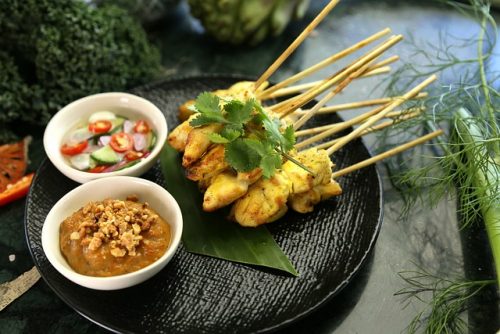 5 Makanan Indonesia yang Digemari Pesohor Dunia, Rendang Salah Satunya!