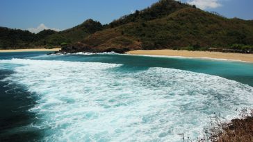 5 Rekomendasi Pantai di NTB untuk Liburan Akhir Tahun