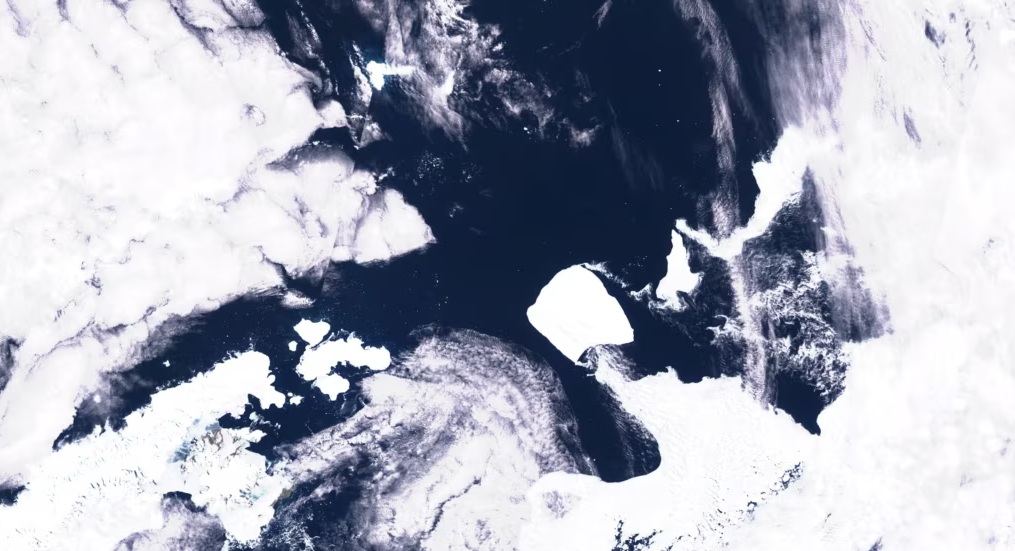 Gunung Es Terbesar di Dunia Lepas, Bergerak ke Samudera Selatan