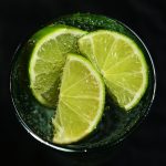 3 Manfaat Minum Air Jeruk Nipis Hangat di Pagi Hari