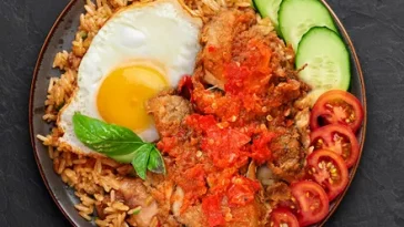 Resep Nasi Goreng Ayam Geprek untuk Makan Siang, Dijamin Kenyang!