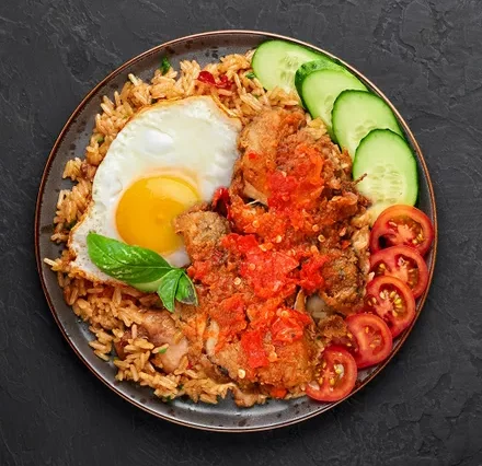 Resep Nasi Goreng Ayam Geprek untuk Makan Siang, Dijamin Kenyang!