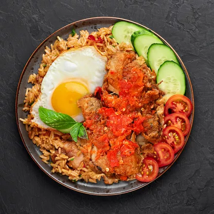 Resep Nasi Goreng Ayam Geprek untuk Makan Siang, Dijamin Kenyang!