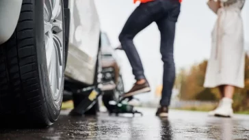 Bahaya Pecah Ban pada Mobil dan Tips Menghindarinya saat Berkendara di Jalan Raya