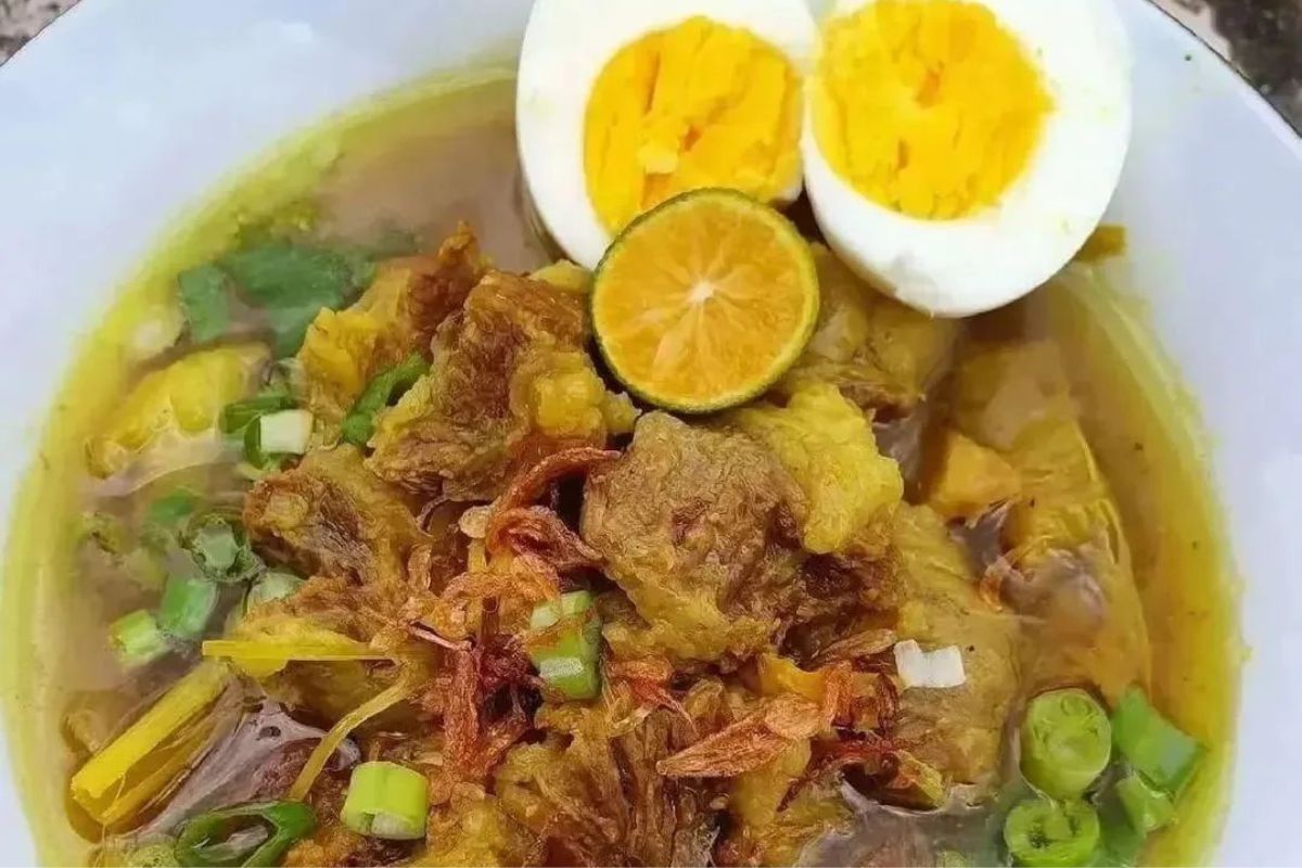 Resep Soto Madura, Hidangkan Lengkap dengan Telur Rebus