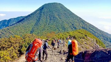 5 Gunung yang Ditutup untuk Pendaki saat Liburan Akhir Tahun 2024