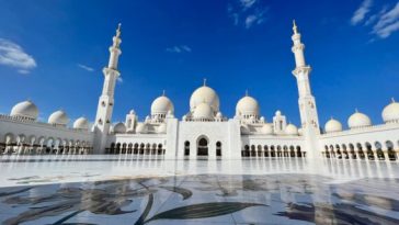 5 Fakta Masjid Agung Sheikh Zayed di Abu Dhabi yang Dikunjungi Jason Statham