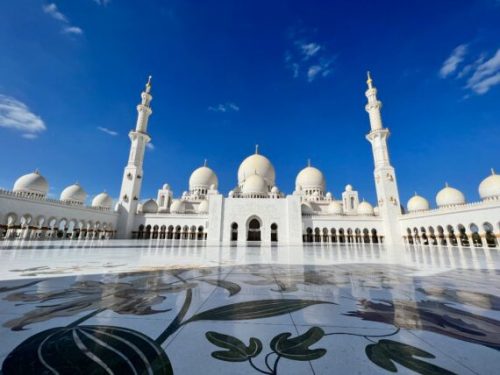 5 Fakta Masjid Agung Sheikh Zayed di Abu Dhabi yang Dikunjungi Jason Statham