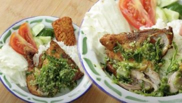 Resep Ayam Penyet Cabe Ijo, Dijamin Bikin Nagih Rasanya!