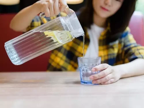 Sering Lupa Minum Air Putih? Ini 5 Cara Agar Tetap Terhidrasi Sepanjang Hari