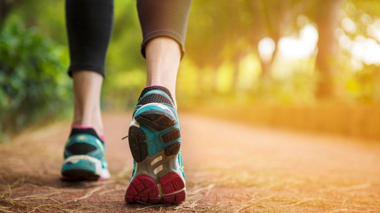 Mengenal Brisk Walking dan Manfaatnya untuk Tubuh