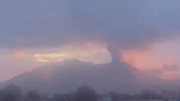 Gunung Marapi Meletus, Muntahkan Abu Vulkanik Setinggi 1,3 Km