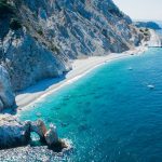 Ambil Kerikil di Pantai Cantik Ini, Bakal Kena Denda Rp17 Juta