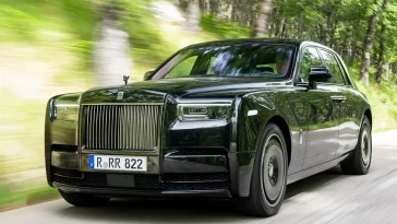 Ini Harga Rolls Royce Phantom 2024 dan Spesifikasinya!