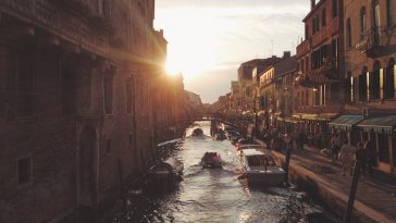 Overtourism Hindari 5 Destinasi Wisata Populer Dunia di Tahun 2024