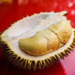 6 Cara Mengatasi Mabuk Durian, Makan Manggis Salah Satunya!