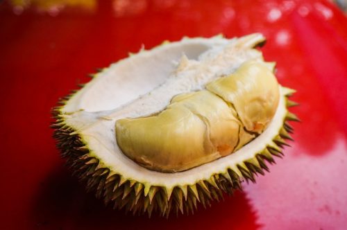 6 Cara Mengatasi Mabuk Durian, Makan Manggis Salah Satunya! 