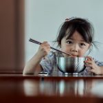 5 Tanda Tubuh Anak Terlalu Banyak Mengandung Garam