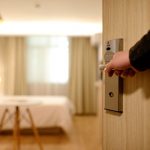 Cukup Pakai Ponsel, Begini Cara Mudah Temukan Kamera Tersembunyi di Kamar Hotel