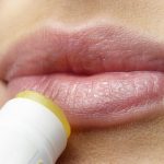Jangan Dijilat, Ini Tips Atasi Bibir Kering dan Pecah saat Berpuasa