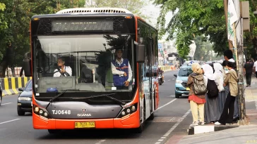 Ini Aturan Buka Puasa di KRL, MRT, dan TransJakarta Selama Ramadan
