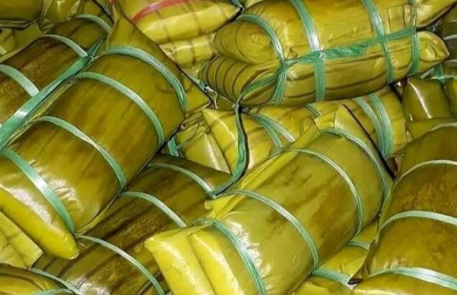 Mengenal Buras, Makanan Khas Bugis yang Mirip dengan Ketupat