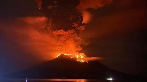 Abu Vulkanik Gunung Ruang Berdampak Hingga Kalimantan dan Maluku, BMKG Minta Otoritas Penerbangan Waspada