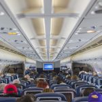 Ini Alasan Lampu Kabin Diredupkan saat Pesawat Lepas Landas dan Mendarat