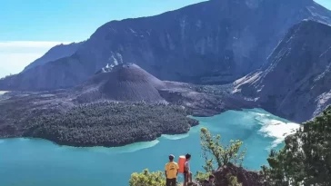 5 Syarat Naik Gunung Rinjani dan Cara Daftar Pendakiannya