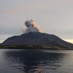 Badan Geologi Peringatkan Potensi Lontaran Batuan Pijar dan Tsunami Akibat Letusan Gunung Ruang