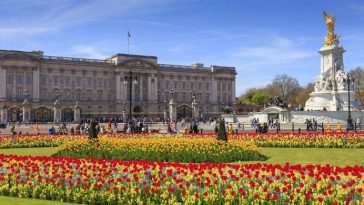 Pengunjung Sebut Istana Buckingham Membosankan, Ini Alasannya