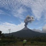 Gunung Lewotobi Laki-laki Erupsi, Abu Vulkanik 1.000 Meter