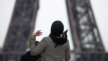 Jurnalis Ajukan Banding Aturan Prancis yang Melarang Hijab di Foto Kartu Pers