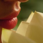 3 Bahan Alami Ini Bisa Bantu Atasi Bibir Kering dan Pecah-Pecah, Layak untuk Dicoba!
