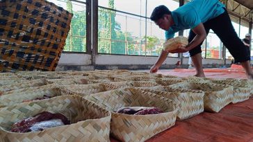 BPOM Imbau Panitia Tak Bagikan Daging Kurban dalam Kantong Plastik Hitam