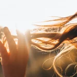 6 Dampak Negatif Jika Rambut Terlalu Lama Terpapar Sinar Matahari