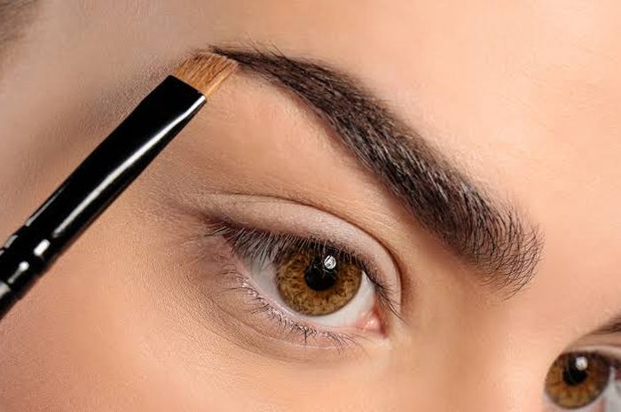 Tips Membuat Alis Agar Tampil Natural Bercelah dan Menawan