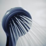 Lebih Baik Mana di Pagi Hari, Mandi dengan Air Hangat atau Air Dingin?