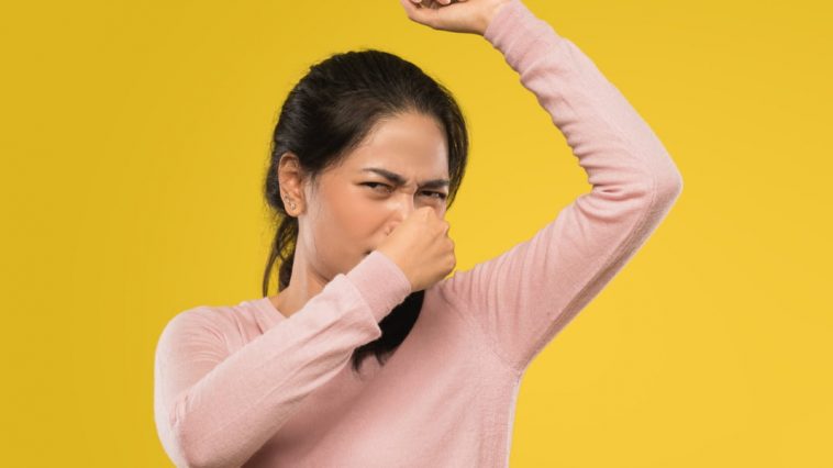 8 Cara Hilangkan Bau Ketiak, Pakai Sabun Antibakteri hingga Tawas