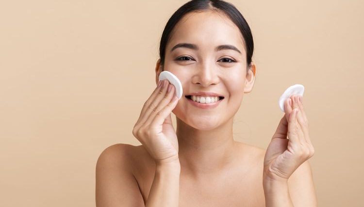 Cara Double Cleansing yang Tepat Menurut Para Ahli, Agar Skin Barrier tetap Sehat