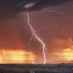 6 Hal yang Perlu Dihindari saat Ada Petir, Apa Saja?