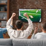 Ilmuwan Klaim Nonton Olahraga di Rumah Bisa Bakar Kalori Setara Berolahraga