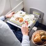 Bolehkah Membawa Makanan di Pesawat? Ketahui Aturannya