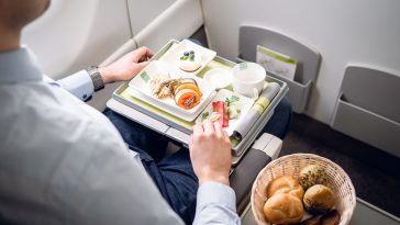 Bolehkah Membawa Makanan di Pesawat? Ketahui Aturannya